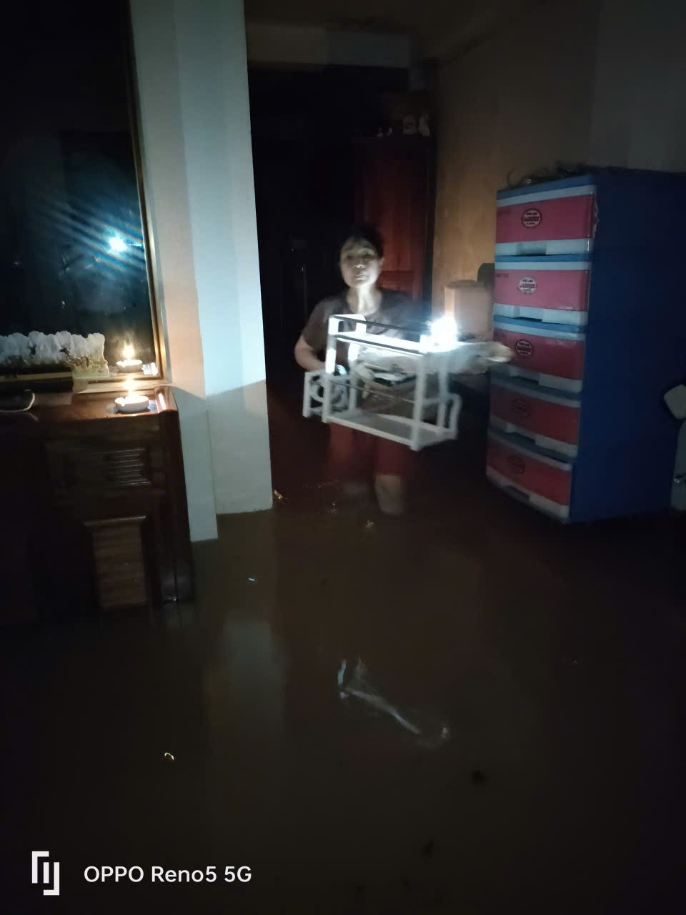 Lũ sông Cầu đạt đỉnh, trung tâm tỉnh Thái Nguyên chìm trong biển nước- Ảnh 10.