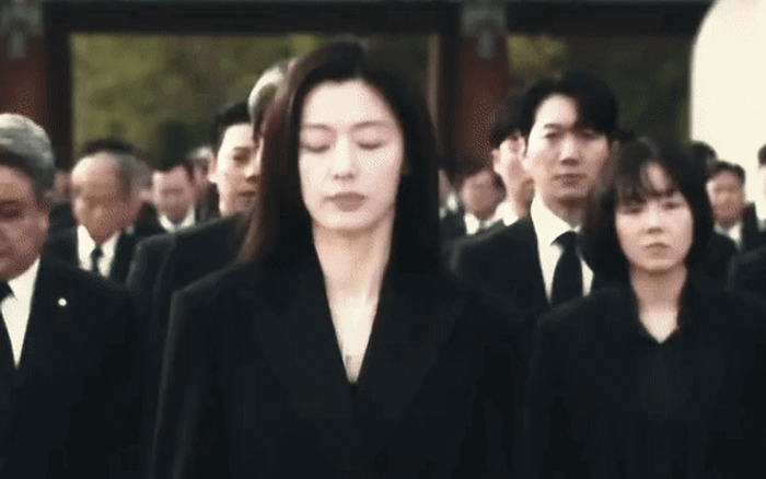 Bom tấn 1.300 tỷ đồng của Jun Ji Hyun bị chê 