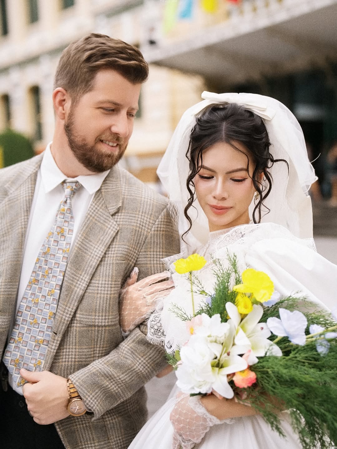 Vợ Việt "lỡ miệng" nói thích hoàng hôn, chồng Tây lái máy bay riêng chở đi ngắm rồi vòng về ăn phở- Ảnh 4.