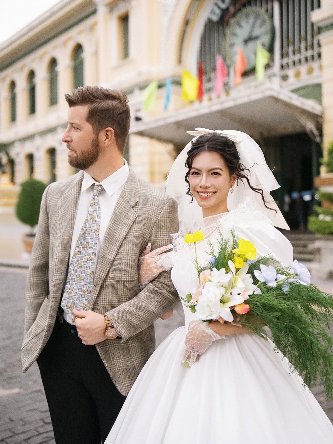 Vợ Việt "lỡ miệng" nói thích hoàng hôn, chồng Tây lái máy bay riêng chở đi ngắm rồi vòng về ăn phở- Ảnh 3.