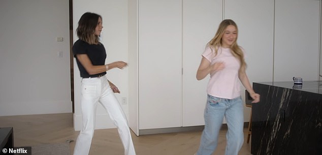 Victoria Beckham bị con gái Harper “chê” tơi tả!- Ảnh 2.