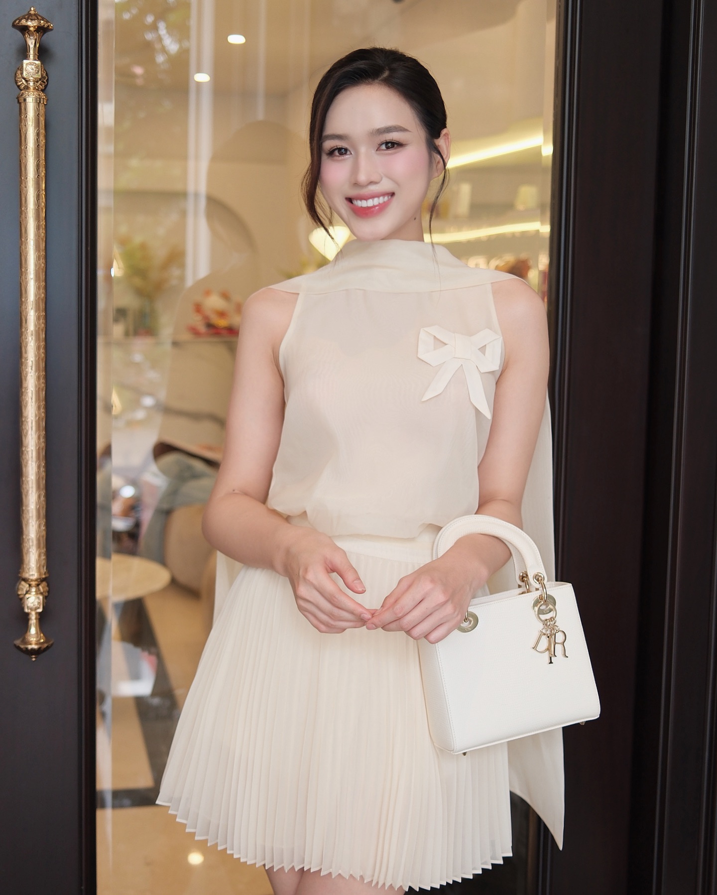 Mặc toàn đồ màu trung tính mà vẫn ra dáng người sắp làm dâu hào môn, chỉ có thể là Đỗ Hà!- Ảnh 10.