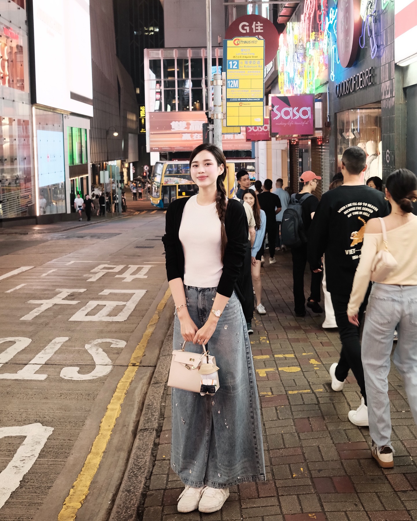 Mặc toàn đồ màu trung tính mà vẫn ra dáng người sắp làm dâu hào môn, chỉ có thể là Đỗ Hà!- Ảnh 7.