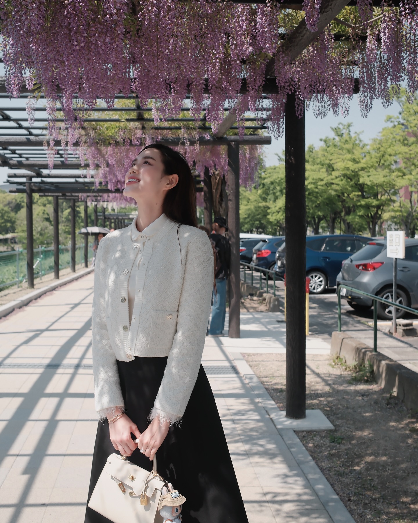 Mặc toàn đồ màu trung tính mà vẫn ra dáng người sắp làm dâu hào môn, chỉ có thể là Đỗ Hà!- Ảnh 4.