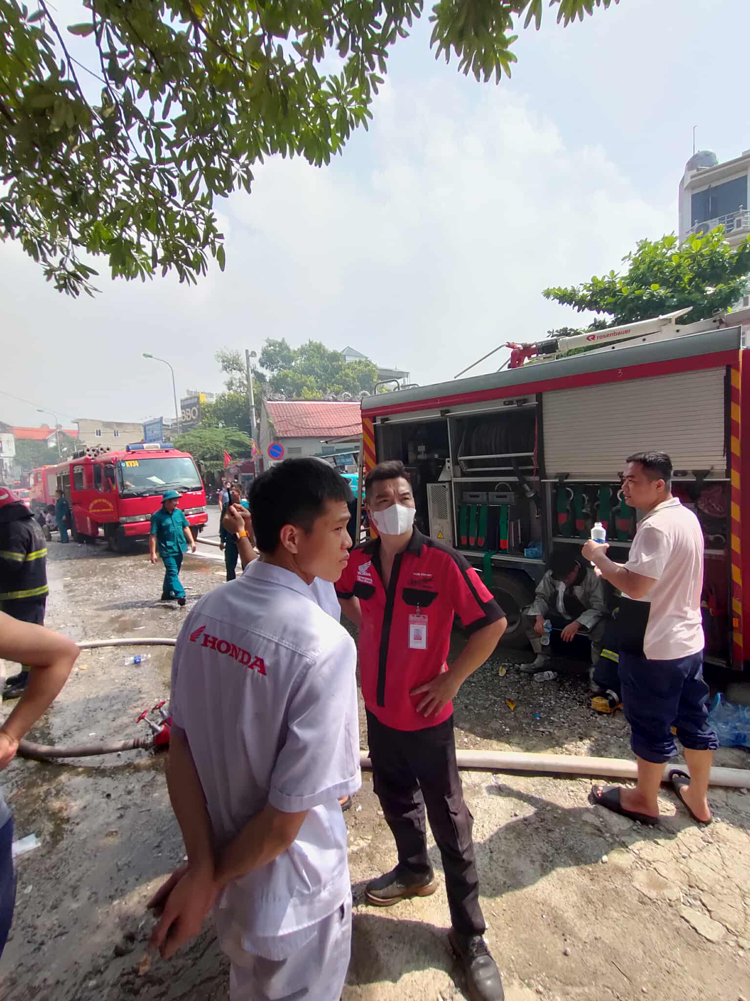 Hà Nội: Cháy lớn tại 1 siêu thị điện máy- Ảnh 1.