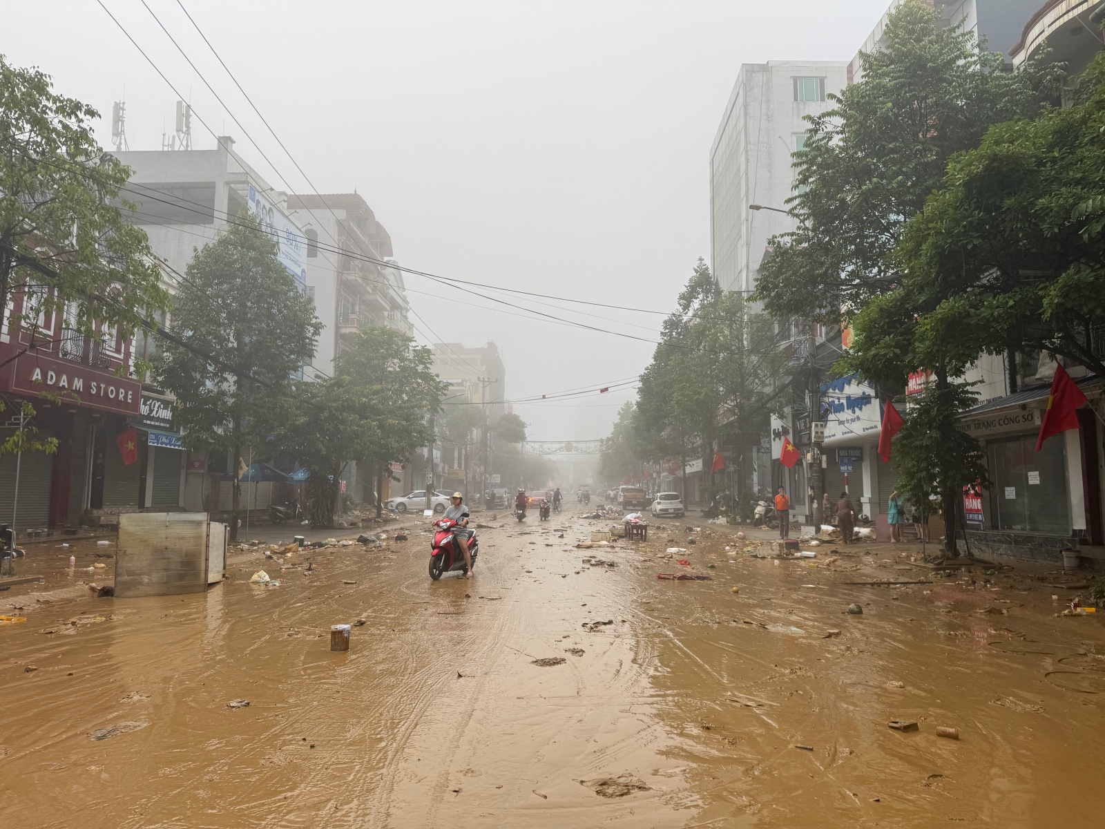 Cảnh tượng khó tin ở trung tâm Thái Nguyên ngày 9/10- Ảnh 20.
