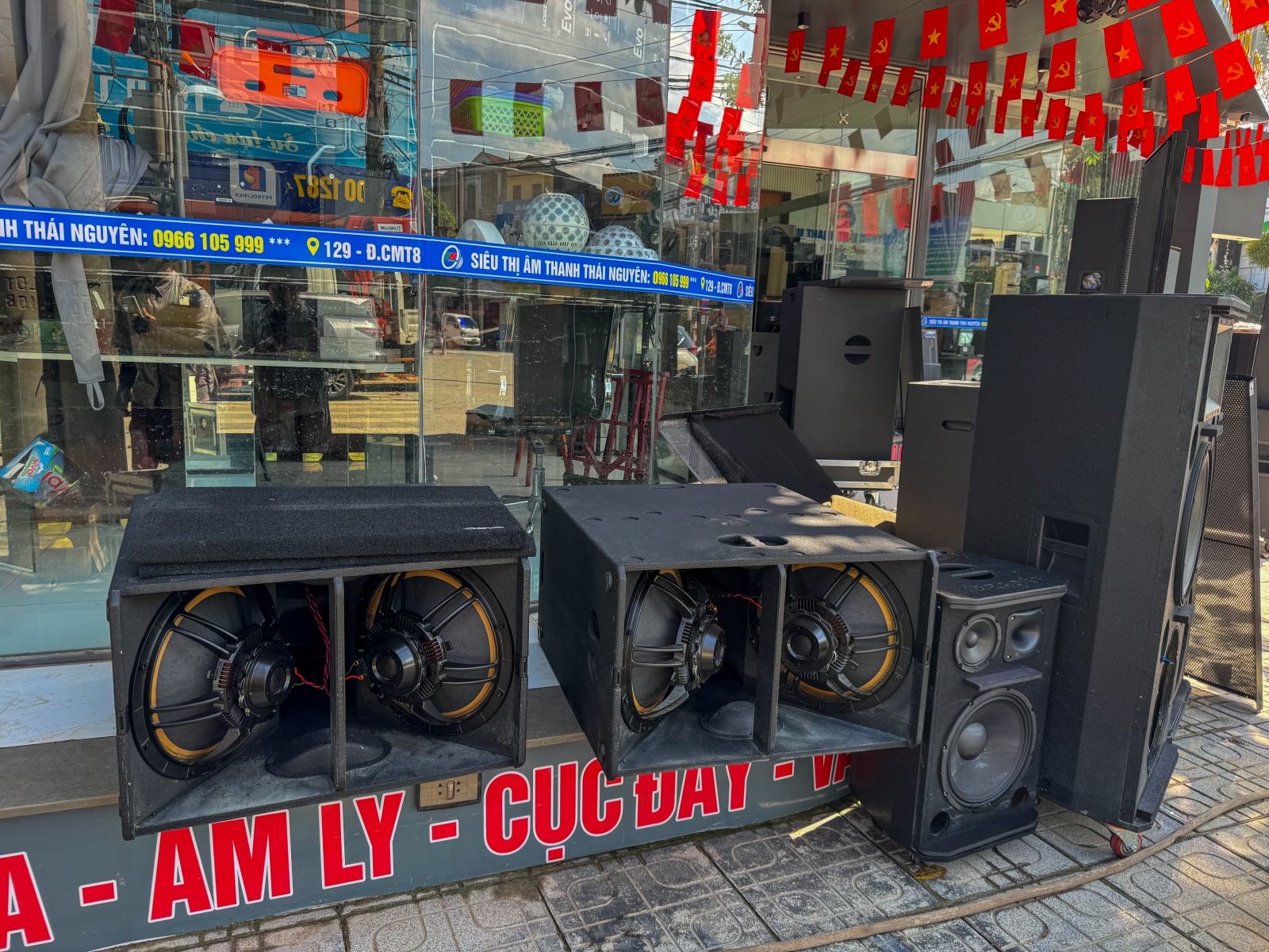 “Mất hết rồi!” - Tiếng khóc nghẹn giữa những cửa hàng tan hoang ở Thái Nguyên- Ảnh 14.