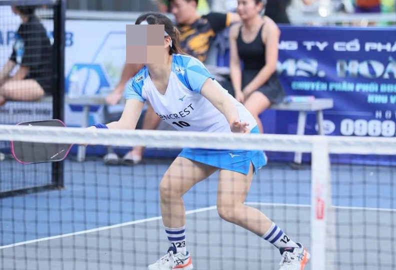 Cố gắng cứu bóng khi chơi pickleball, nhiều người phải cấp cứu- Ảnh 1.