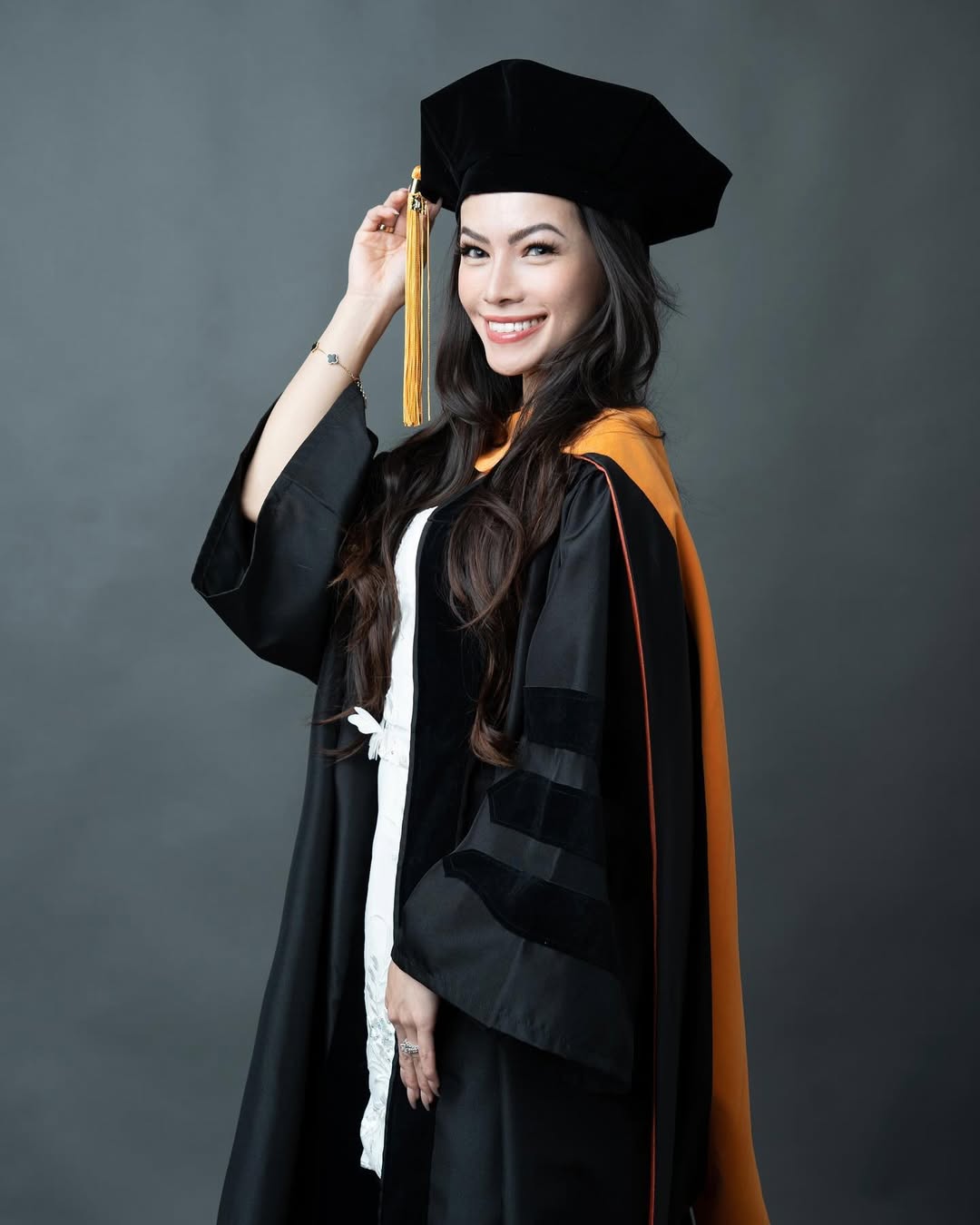 Vợ Việt "lỡ miệng" nói thích hoàng hôn, chồng Tây lái máy bay riêng chở đi ngắm rồi vòng về ăn phở- Ảnh 6.
