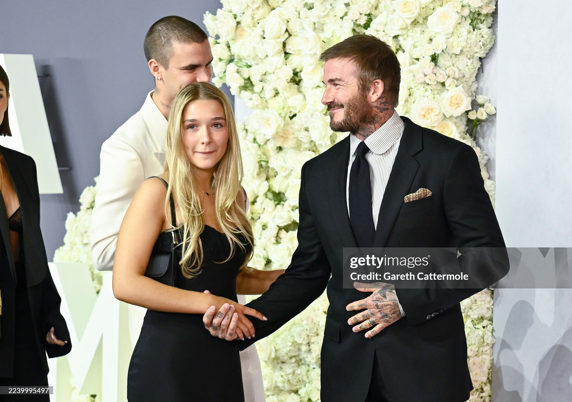 Tiểu thư Harper Beckham chiếm trọn spotlight ở buổi ra mắt phim của mẹ - Victoria, 