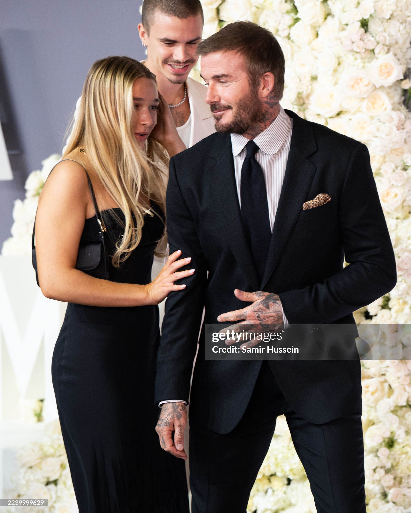 Tiểu thư Harper Beckham chiếm trọn spotlight ở buổi ra mắt phim của mẹ - Victoria, 