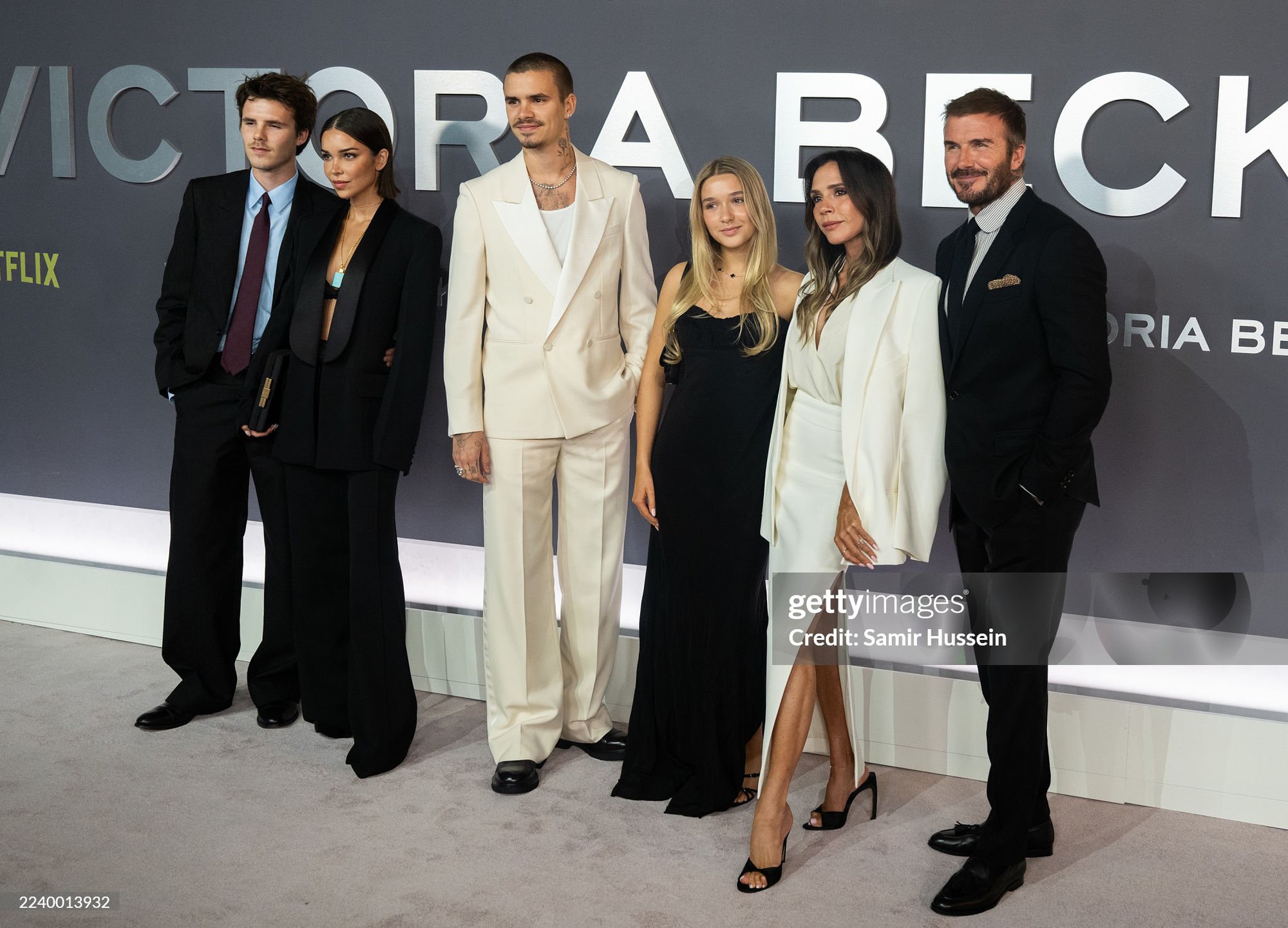 Tiểu thư Harper Beckham chiếm trọn spotlight ở buổi ra mắt phim của mẹ - Victoria, 