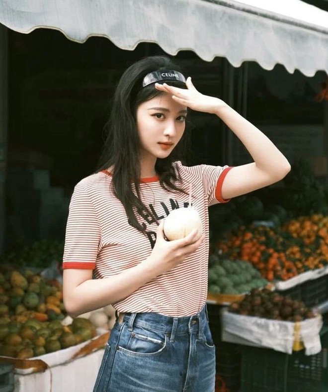 Đây mới là phiên bản đúng tuổi của "bản sao" Lưu Diệc Phi- Ảnh 14.