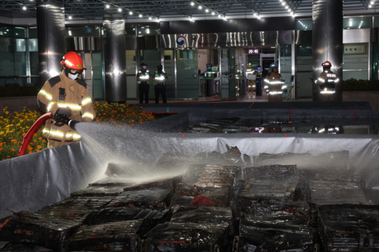 Cháy trung tâm dữ liệu tại Hàn Quốc: 858TB dữ liệu chính phủ có thể mất vĩnh viễn vì không có bản sao lưu- Ảnh 1.