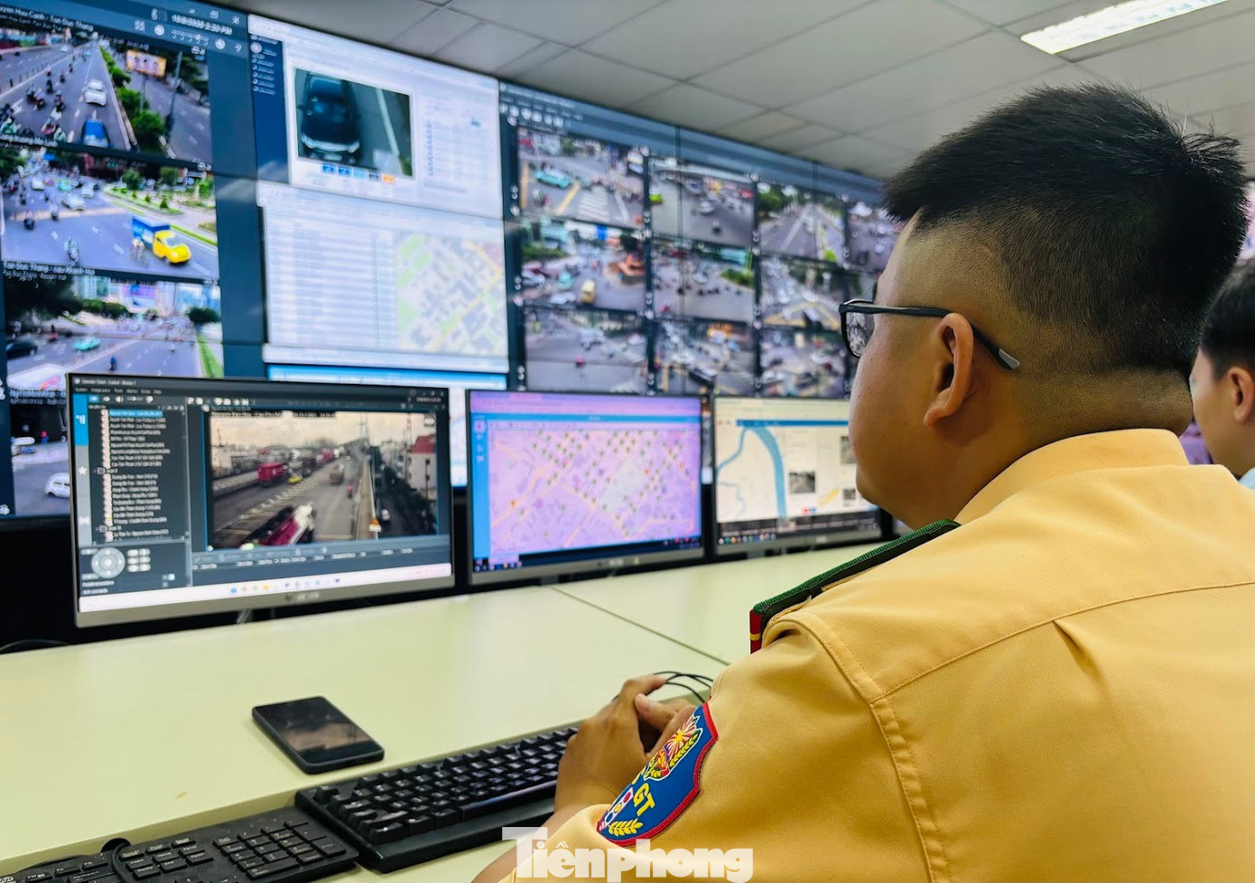 'Check in' nơi CSGT giám sát giao thông bằng camera AI ở TPHCM- Ảnh 7.