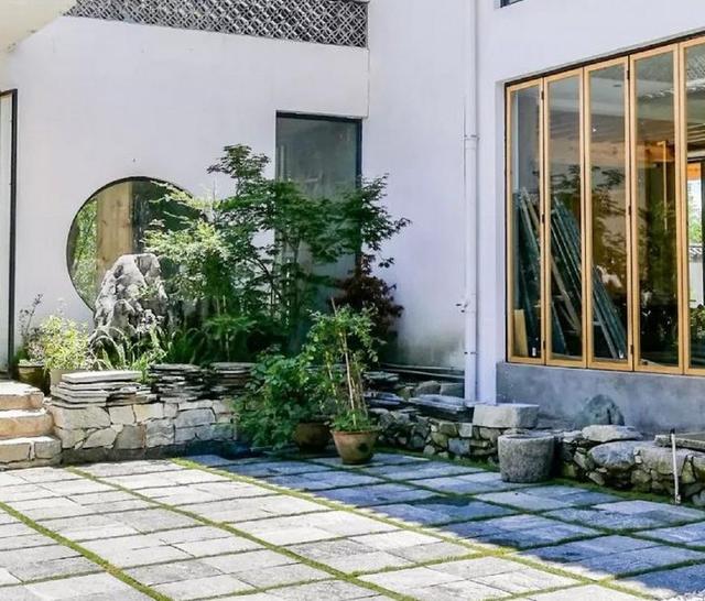 Rời quê 30 năm, 4 anh em về quê xây biệt thự 700m² làm nơi dưỡng già: "Khó tránh khỏi xích mích nhưng ở bên nhau chính là cuộc sống đẹp nhất"- Ảnh 4. Rời quê 30 năm, 4 anh em về quê xây biệt thự 700m² làm nơi dưỡng già: "Khó tránh khỏi xích mích nhưng ở bên nhau chính là cuộc sống đẹp nhất"- Ảnh 4.