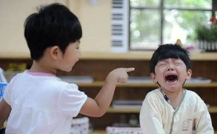 Con bị nhà trường "đuổi khéo", ông bố tung hê hết tin nhắn lên mạng xã hội - Nhiều người nói: Nhà trường đúng!- Ảnh 1. Con bị nhà trường "đuổi khéo", ông bố tung hê hết tin nhắn lên mạng xã hội - Nhiều người nói: Nhà trường đúng!- Ảnh 1.