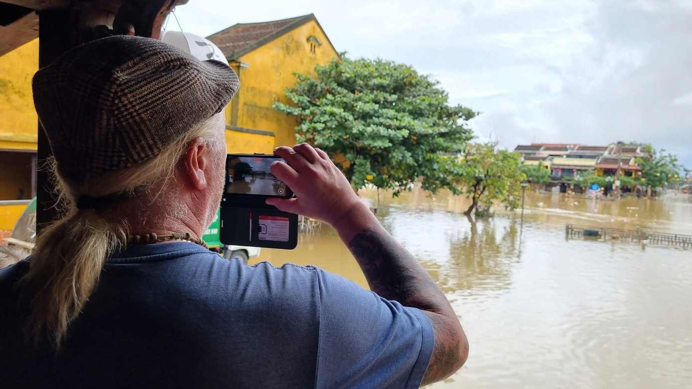 Du khách tấp nập trở lại Hội An- Ảnh 2. Du khách tấp nập trở lại Hội An- Ảnh 2.