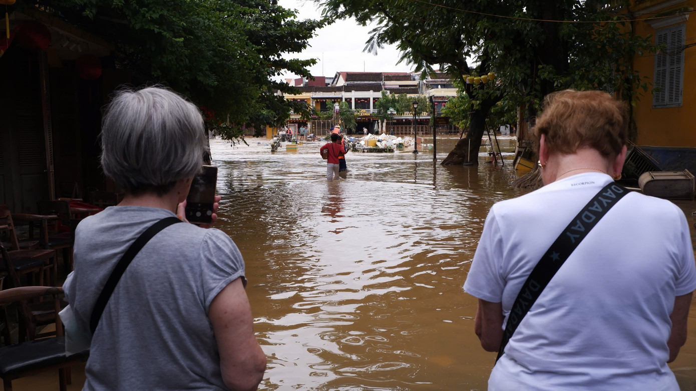 Du khách tấp nập trở lại Hội An- Ảnh 6. Du khách tấp nập trở lại Hội An- Ảnh 6.