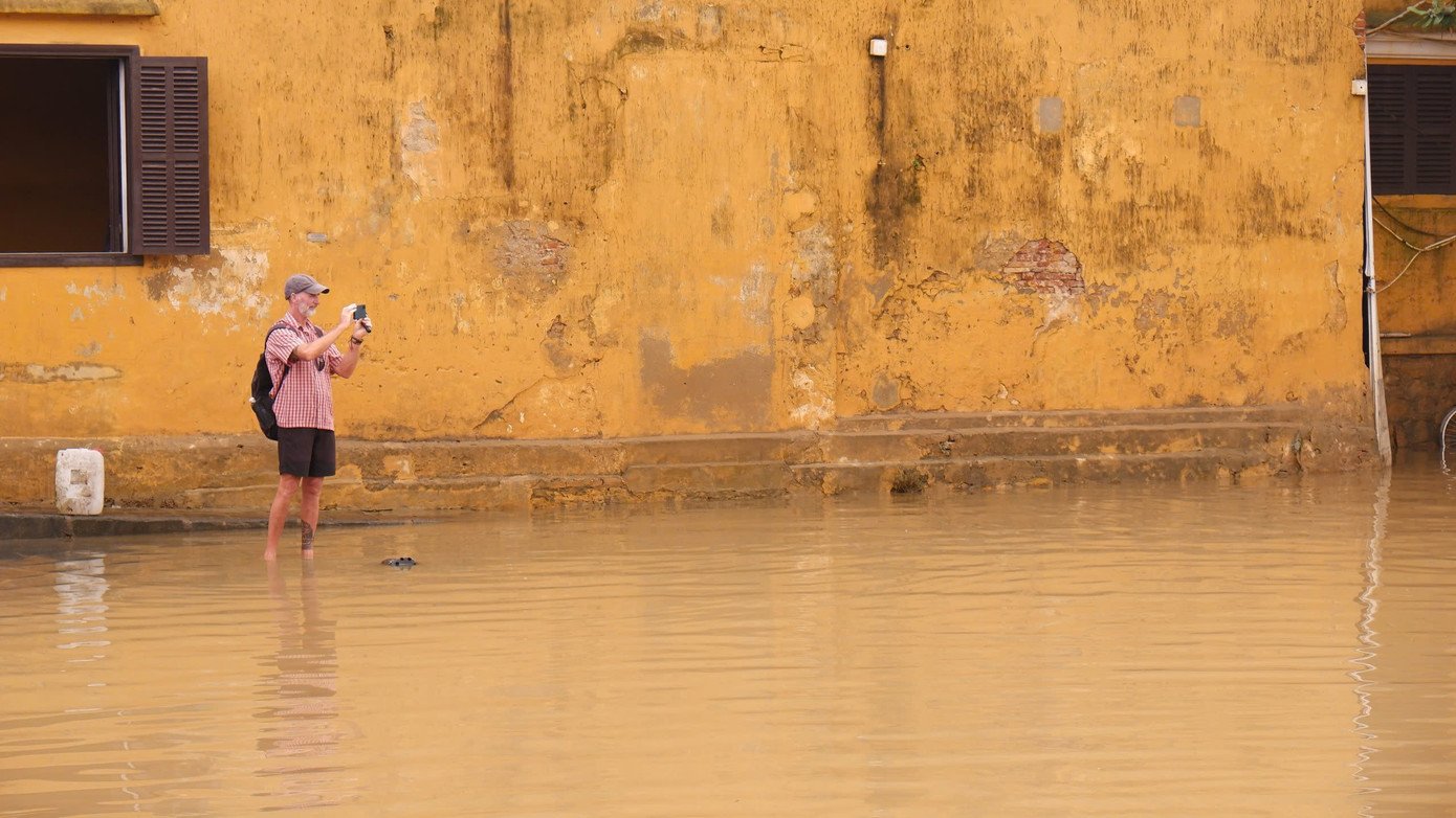 Du khách tấp nập trở lại Hội An- Ảnh 3. Du khách tấp nập trở lại Hội An- Ảnh 3.