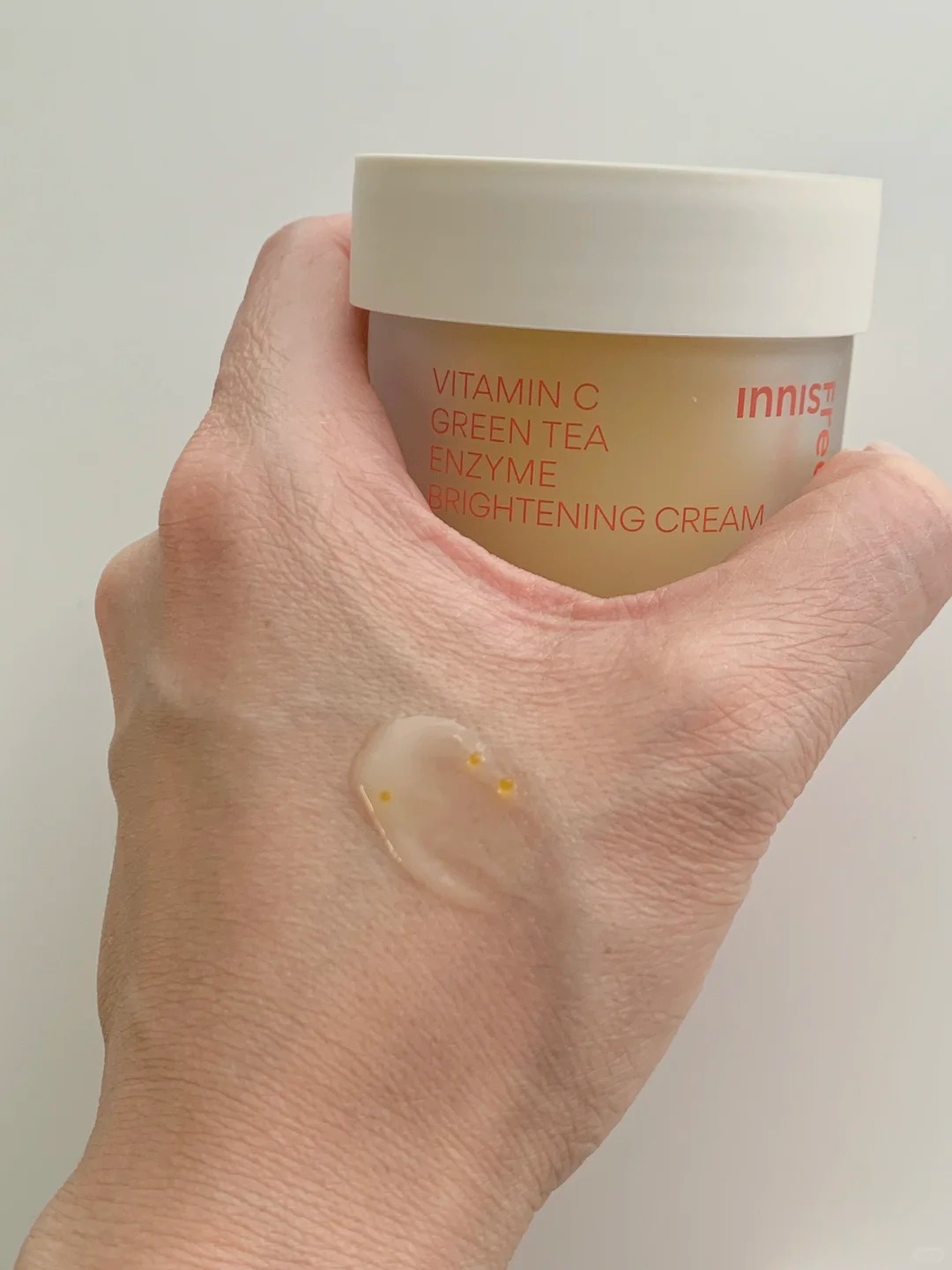 Da xám xỉn, thâm mụn lì đến mấy cũng phải cúi đầu trước 5 kem dưỡng vitamin C này!- Ảnh 2.