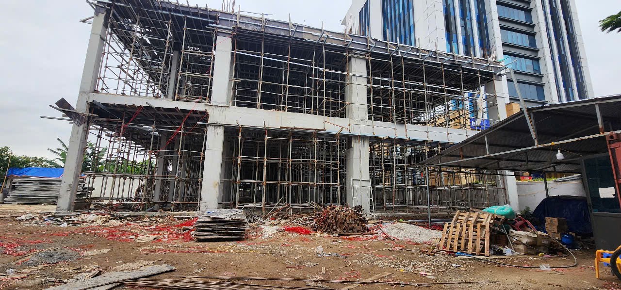 Sập giàn giáo khi đang thi công, 2 người tử nạn, 1 người bị thương- Ảnh 2. Sập giàn giáo khi đang thi công, 2 người tử nạn, 1 người bị thương- Ảnh 2.