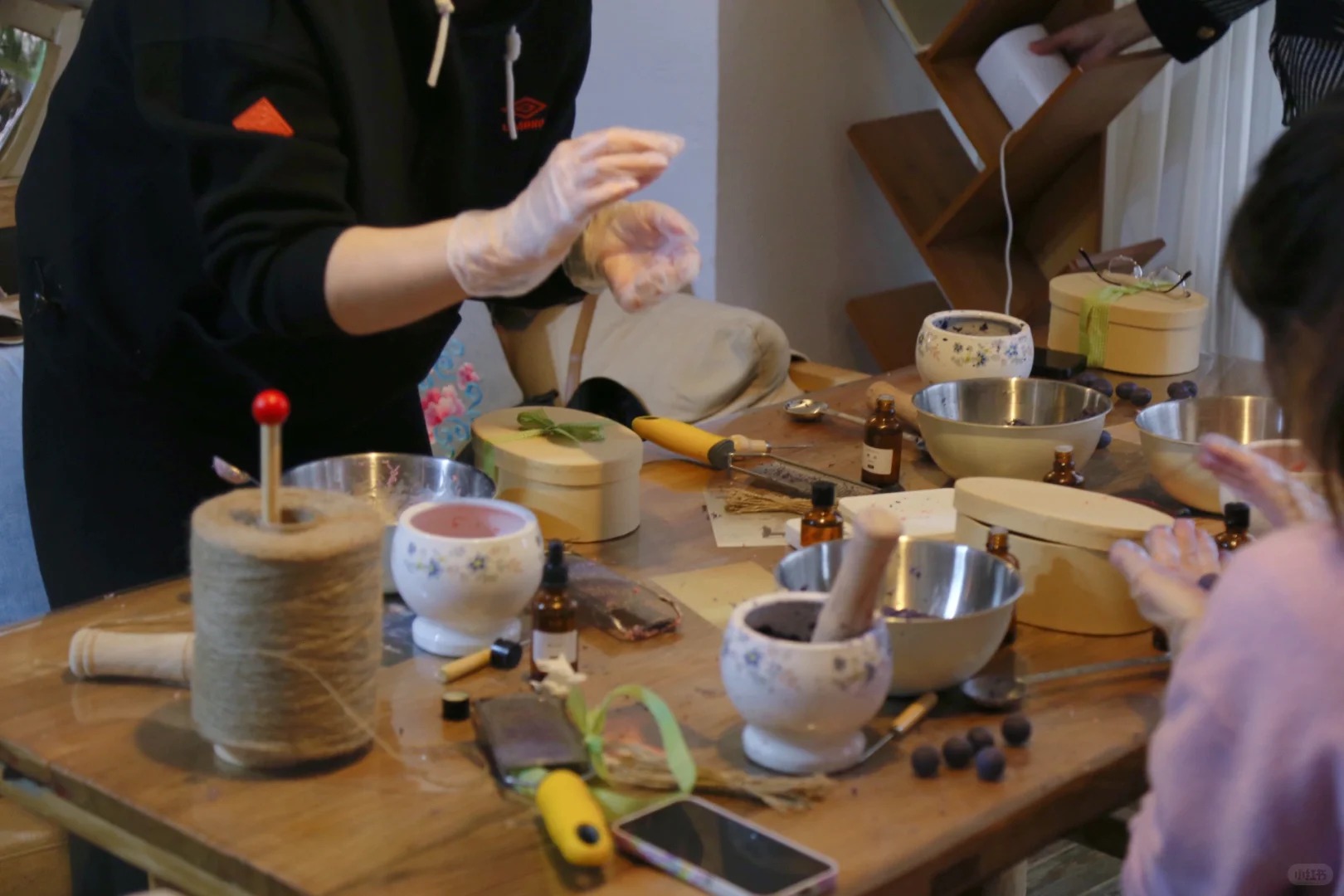 Sau giờ làm, nhiều chị em đua nhau đi  Sau giờ làm, nhiều chị em đua nhau đi