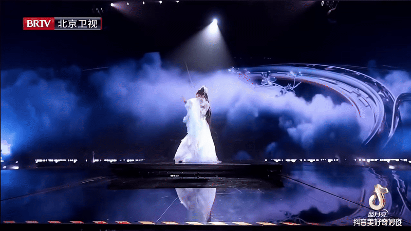 Tìm cả châu Á mới ra tiên nữ giáng trần này: Tinh hoa 4 mùa dồn hết vào người, giọng hát ngọt lịm có thật không vậy?- Ảnh 2.