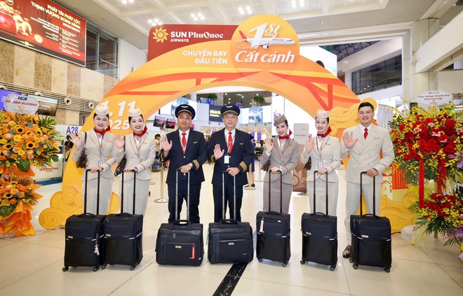 Cận cảnh đồng phục của Sun PhuQuoc Airways trong chuyến bay đầu tiên- Ảnh 2. Cận cảnh đồng phục của Sun PhuQuoc Airways trong chuyến bay đầu tiên- Ảnh 2.