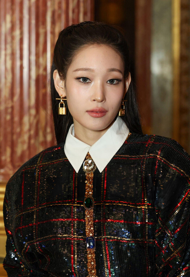 Tài phiệt đi làm ca sĩ bị theo dõi- Ảnh 3.