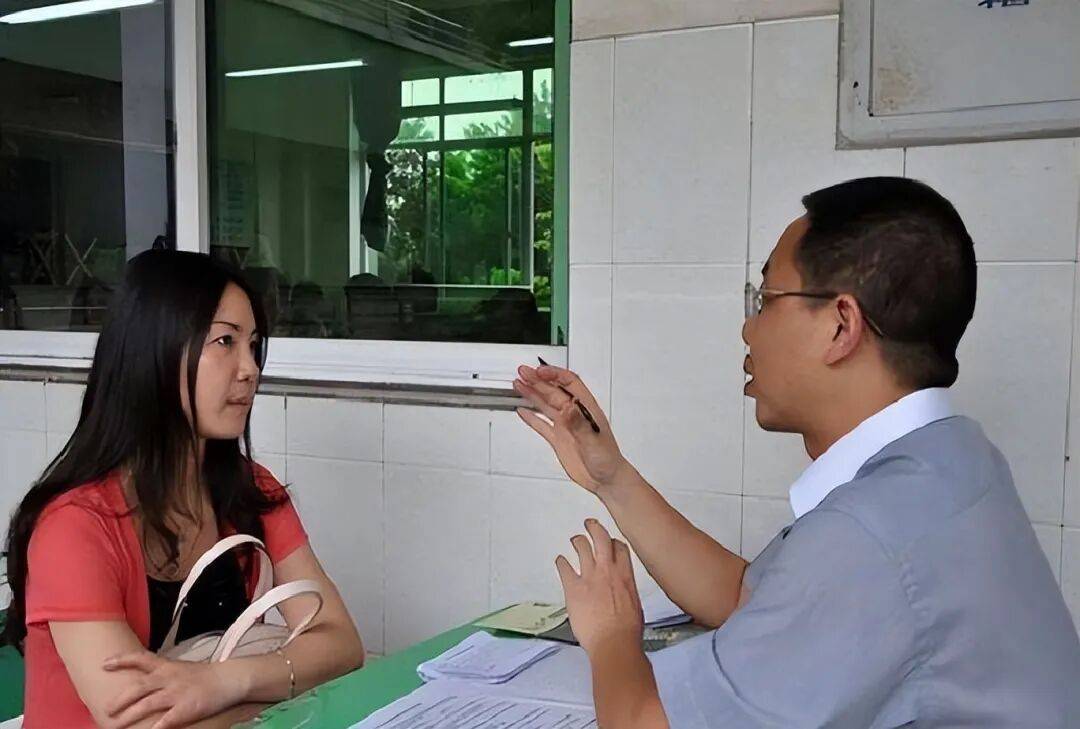 Con bị nhà trường "đuổi khéo", ông bố tung hê hết tin nhắn lên mạng xã hội - Nhiều người nói: Nhà trường đúng!- Ảnh 2. Con bị nhà trường "đuổi khéo", ông bố tung hê hết tin nhắn lên mạng xã hội - Nhiều người nói: Nhà trường đúng!- Ảnh 2.