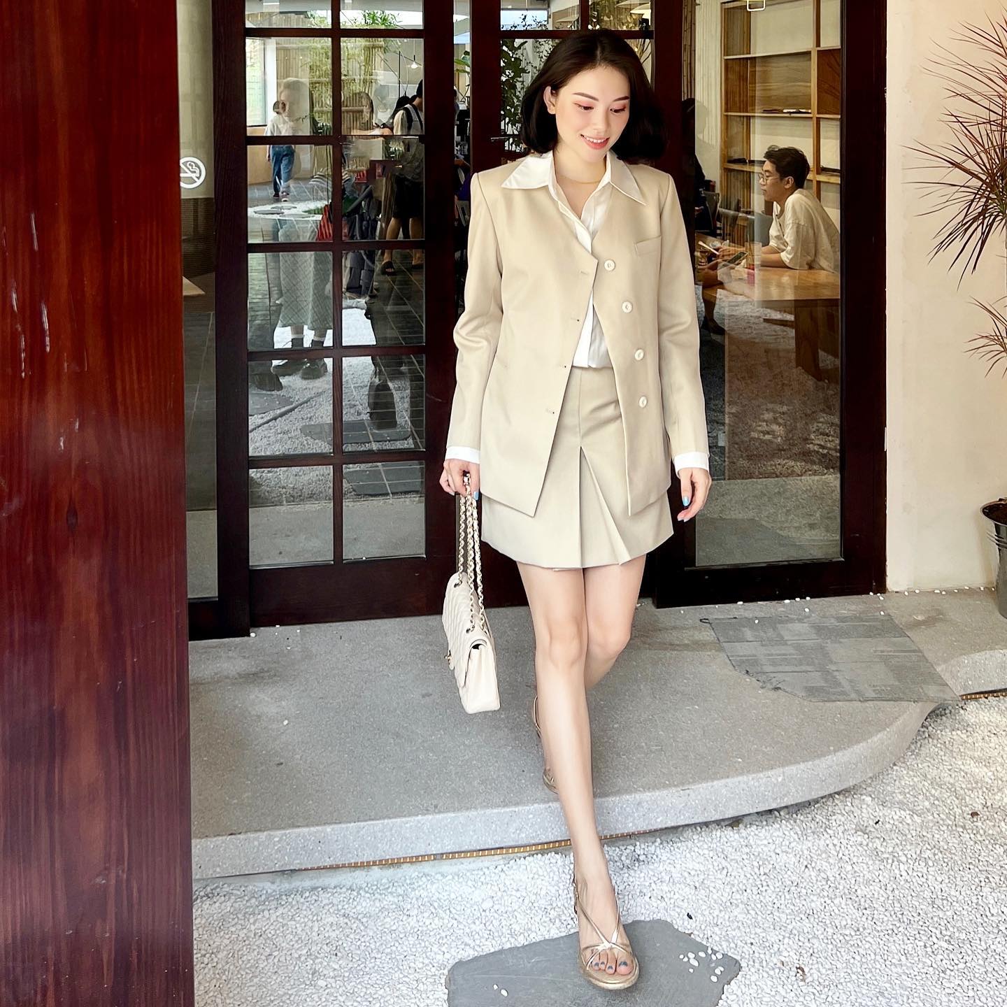 Gu chọn chân váy của các nàng dâu hào môn: 4 kiểu đơn giản nhưng mặc thế nào cũng sang- Ảnh 10.