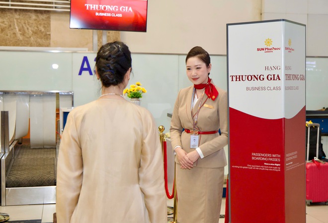 Cận cảnh đồng phục của Sun PhuQuoc Airways trong chuyến bay đầu tiên- Ảnh 4. Cận cảnh đồng phục của Sun PhuQuoc Airways trong chuyến bay đầu tiên- Ảnh 4.
