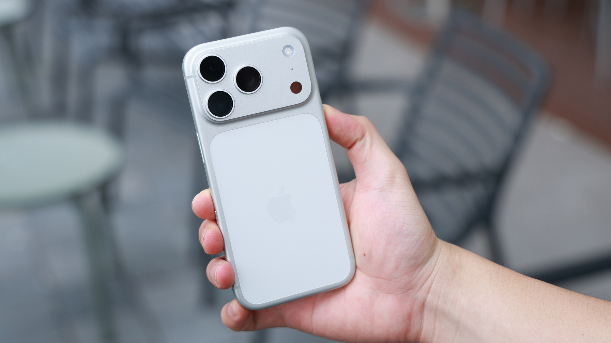 Nghịch lý iPhone 17: Rớt giá chưa từng có sau 1 tháng, riêng một phiên bản siêu hot vẫn bị săn lùng- Ảnh 3.