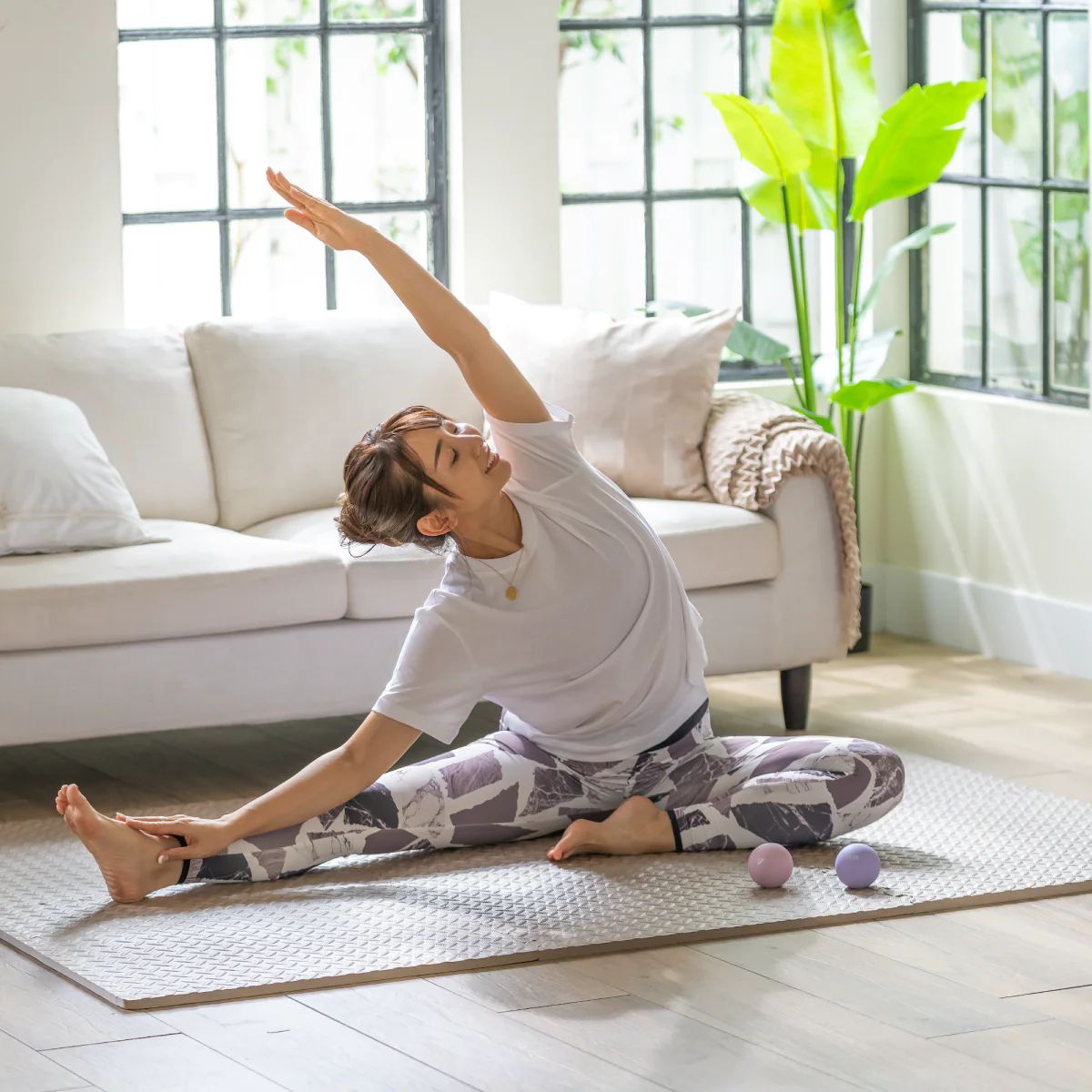 Họp lớp tuổi 40: Tôi từng tốn cả tuần lương cho bộ váy, giờ chỉ 1 mẹo nhỏ vẫn được khen sang và tự tin- Ảnh 2.