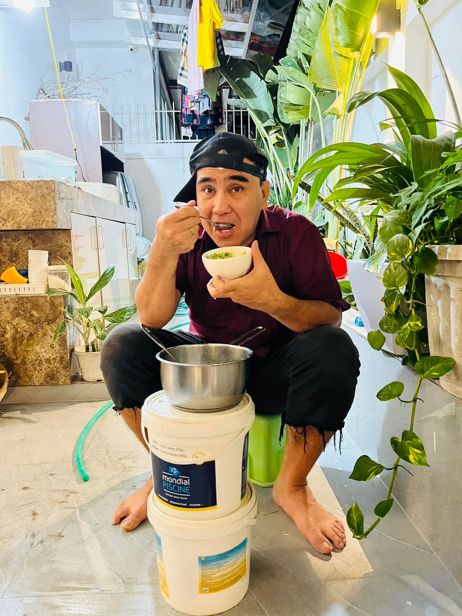 Phó chủ tịch Hội điện ảnh đóng Đồng Tiền Xương Máu: Ở biệt thự triệu đô 500m2, hai cô con gái như tiên tử- Ảnh 11. Phó chủ tịch Hội điện ảnh đóng Đồng Tiền Xương Máu: Ở biệt thự triệu đô 500m2, hai cô con gái như tiên tử- Ảnh 11.