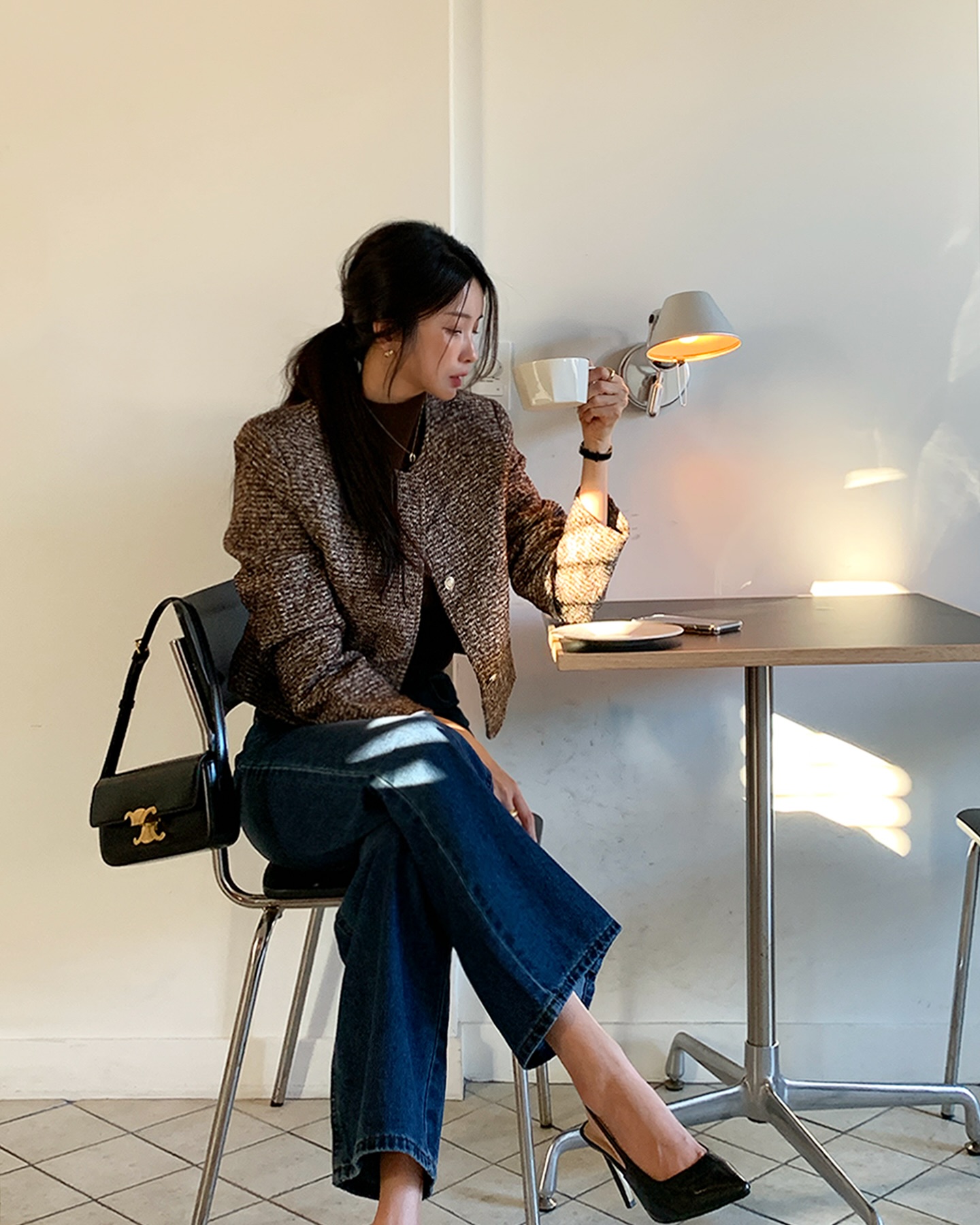 Mặc đẹp mỗi ngày với 10 set đồ màu trung tính- Ảnh 9.