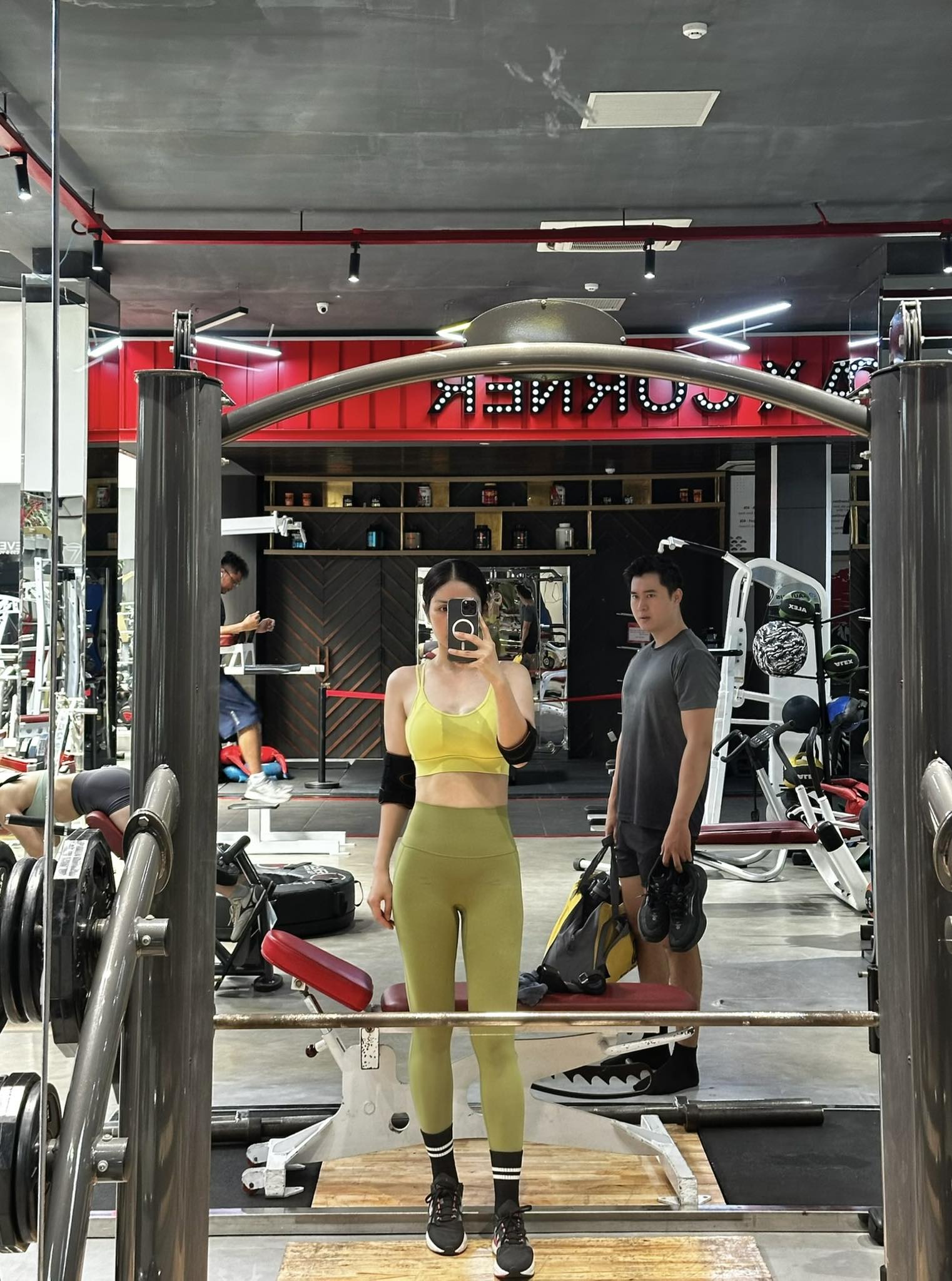 Ngoại hình U40 cực sexy của nữ diễn viên lấy chồng 2 kém 9 tuổi: Mẹ 2 con, trai lạ vẫn nhắn tin tán tỉnh- Ảnh 9.