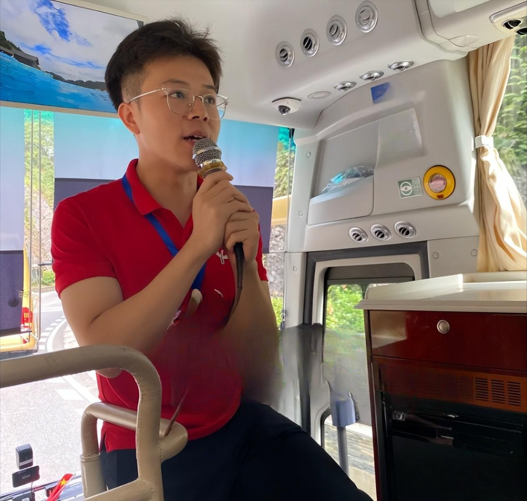 MC truyền hình 9x chuyển nghề shipper giao đồ ăn: “Đây là một bước tiến lớn trong sự nghiệp của tôi”- Ảnh 2. MC truyền hình 9x chuyển nghề shipper giao đồ ăn: “Đây là một bước tiến lớn trong sự nghiệp của tôi”- Ảnh 2.