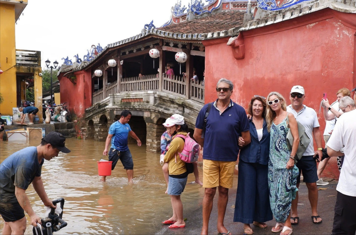 Du khách tấp nập trở lại Hội An- Ảnh 10. Du khách tấp nập trở lại Hội An- Ảnh 10.