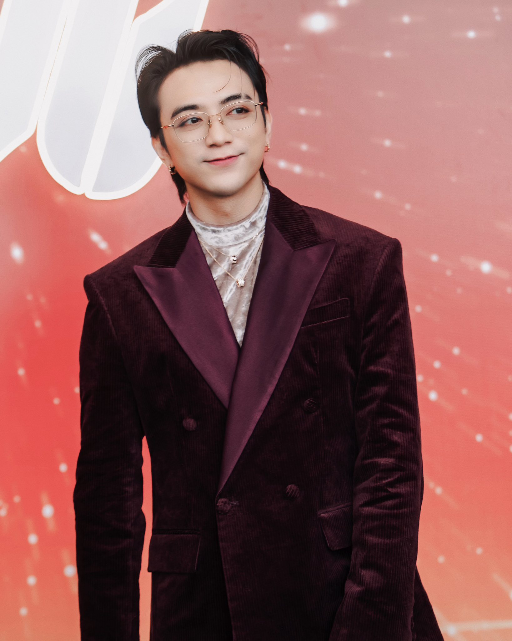 SOOBIN đã có bạn gái, liên tục thả tim ảnh rất tình cảm?- Ảnh 10. SOOBIN đã có bạn gái, liên tục thả tim ảnh rất tình cảm?- Ảnh 10.