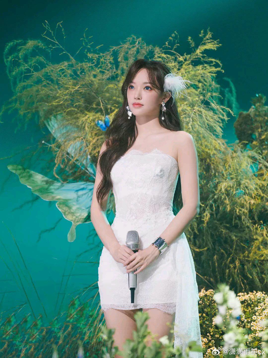 Tìm cả châu Á mới ra tiên nữ giáng trần này: Tinh hoa 4 mùa dồn hết vào người, giọng hát ngọt lịm có thật không vậy?- Ảnh 7.