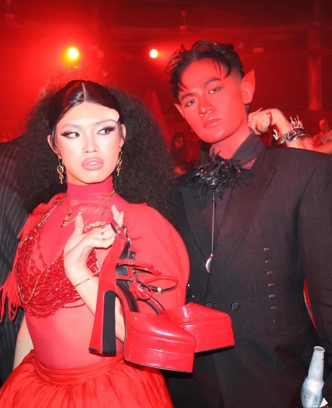 Pháp Kiều định cầm guốc chọi ai đây?- Ảnh 4. Pháp Kiều định cầm guốc chọi ai đây?- Ảnh 4.