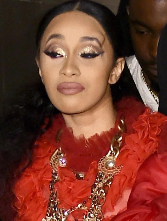 Pháp Kiều định cầm guốc chọi ai đây?- Ảnh 2. Pháp Kiều định cầm guốc chọi ai đây?- Ảnh 2.