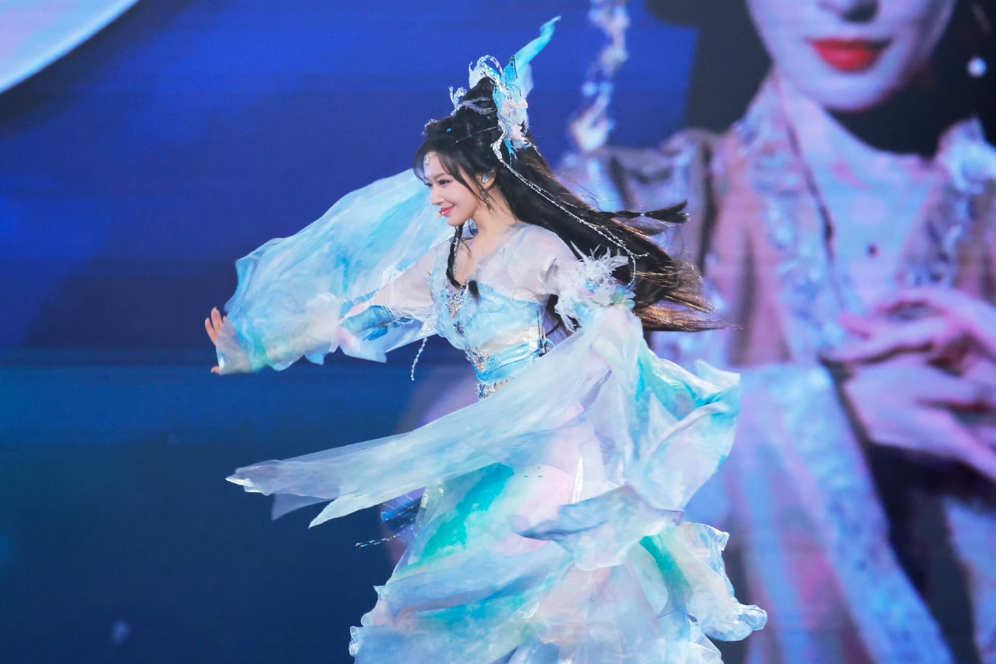 Tìm cả châu Á mới ra tiên nữ giáng trần này: Tinh hoa 4 mùa dồn hết vào người, giọng hát ngọt lịm có thật không vậy?- Ảnh 4.