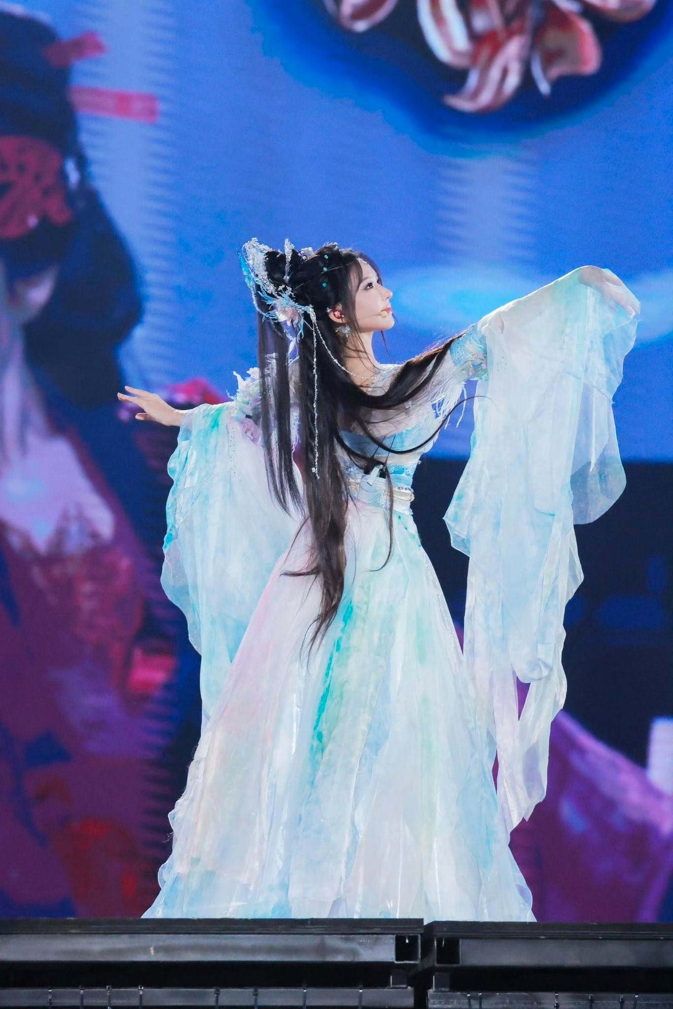 Tìm cả châu Á mới ra tiên nữ giáng trần này: Tinh hoa 4 mùa dồn hết vào người, giọng hát ngọt lịm có thật không vậy?- Ảnh 3.