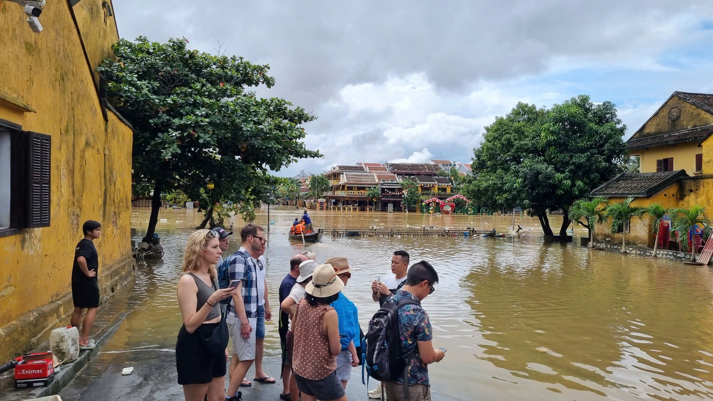 Du khách tấp nập trở lại Hội An- Ảnh 13. Du khách tấp nập trở lại Hội An- Ảnh 13.