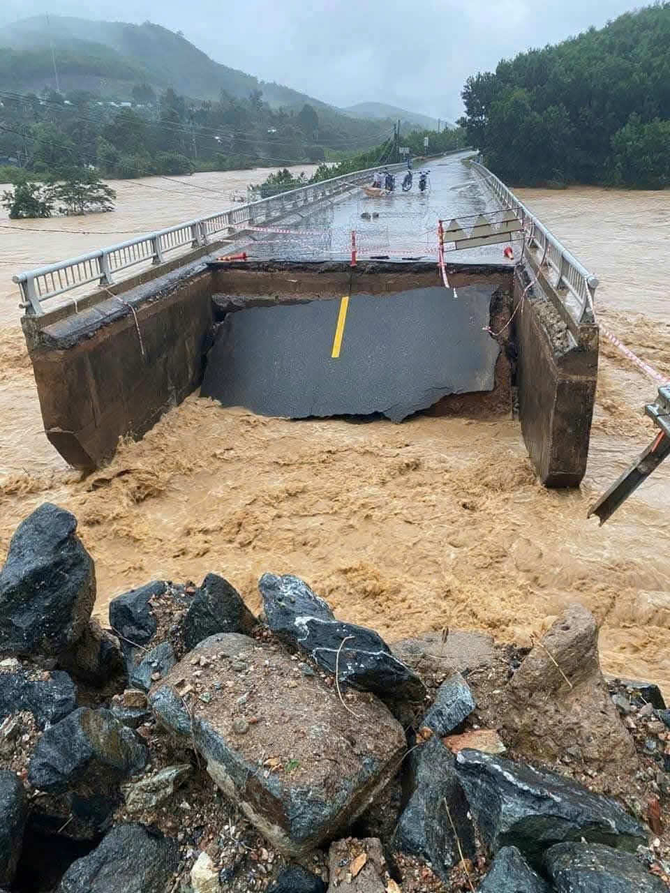 Đà Nẵng công bố tình huống khẩn cấp về thiên tai- Ảnh 4. Đà Nẵng công bố tình huống khẩn cấp về thiên tai- Ảnh 4.