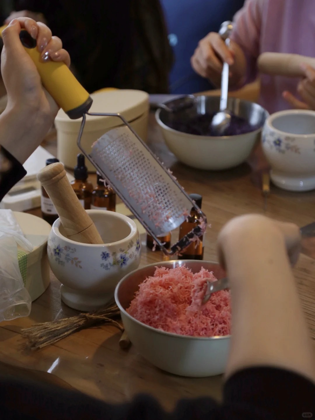 Sau giờ làm, nhiều chị em đua nhau đi  Sau giờ làm, nhiều chị em đua nhau đi