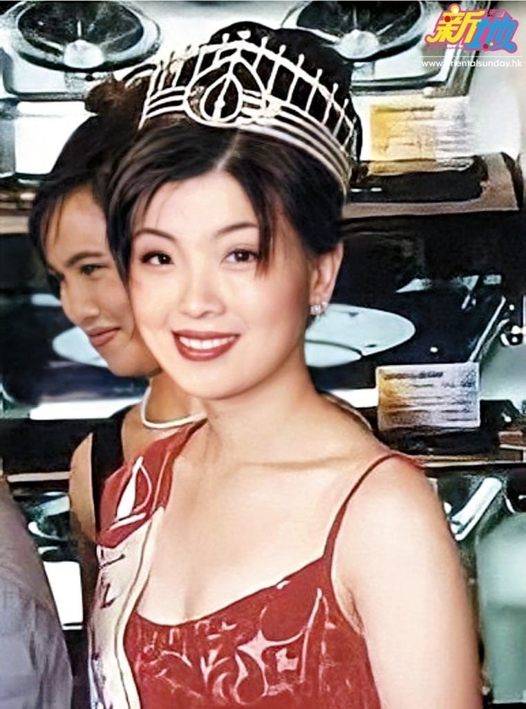 Á hậu bị chồng đại gia cầm dao đe dọa, phải nhẫn nhục quỳ gối xin tha- Ảnh 5. Á hậu bị chồng đại gia cầm dao đe dọa, phải nhẫn nhục quỳ gối xin tha- Ảnh 5.